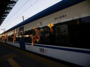 Dekorasi Lampu Natal Hiasi Kereta Api di Chile Dekorasi Lampu Natal Hiasi Kereta Api di Chile