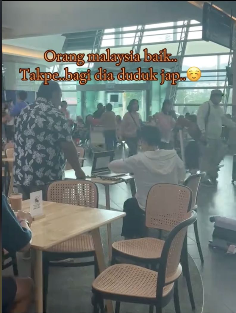 Duduk Lama Tanpa Pesan Makan, Wanita Ini Diusir dari Restoran