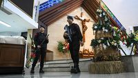 Gegana Metro Jaya Sterilisasi Gereja Jelang Misa Malam Natal