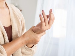 Apakah Autoimun Bisa Dideteksi dari Sakit Sendi? Ini Kata Dokter