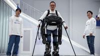 Canggihnya Robot Iron Man Buatan Korsel, Bantu Pasien Lumpuh Berjalan