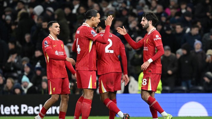 LONDON, ENGLAND - DECEMBER 22: (THE SUN OUT, THE SUN ON SUNDAY OUT) Dominik Szoboszlai of Liverpool celebrates scoring his teams third goal with teammate Virgil van Dijk during the Premier League match between Tottenham Hotspur FC and Liverpool FC at Tottenham Hotspur Stadium on December 22, 2024 in London, England. (Photo by Liverpool FC/Liverpool FC via Getty Images2024 Liverpool FC)