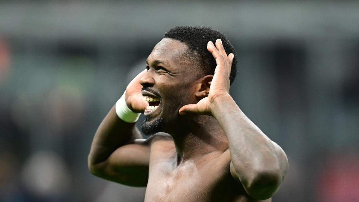 Marcus Thuram tajam di saat Lautaro Martineze mejan (REUTERS/Daniele Mascolo)