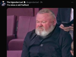Kali ini Wayne Rooney tua yang diledek sebagai pengerat di Old Trafford. (Foto: Twitter @ugandalad)