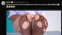 POV Kaos kaki Alejandro Garnacho bolong-bolong dimakan tikus. (Foto: Twitter @S_aintH_arlow)