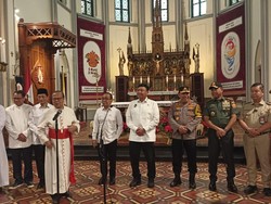 Misa Malam Natal, Menko Polkam-Kapolri Sambangi Gereja Katedral Jakarta
