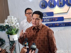 Momen Erick Thohir Sapa Musisi Jalanan di Stasiun BUMN