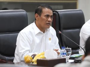 Mentan Klaim Harga Telur RI Termurah di Dunia Mentan Klaim Harga Telur RI Termurah di Dunia