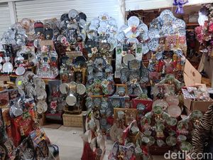 Balada Pedagang Parsel Cikini: Dulu Laris, Kini Miris Balada Pedagang Parsel Cikini: Dulu Laris, Kini Miris