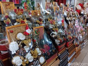 Seanjlok Ini Omzet Penjual Parsel di Cikini Jelang Natal