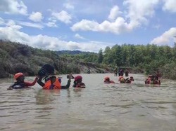 Tim SAR Cari Pasutri Bojonegoro yang Hanyut di Kali Pacal