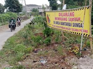 Hikayat Tanaman Melawan Sampah di Bantaran Sungai Citarik Rancaekek