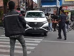 Pemobil Tabrak Lari gegara Dikejar Mata Elang di Bogor Diamankan Polisi