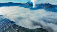 Potret Lautan Awan di Kawasan Taman Nasional Bromo