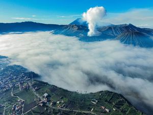 Potret Lautan Awan di Kawasan Taman Nasional Bromo