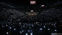 Potret Ribuan Jemaat Hadiri Misa Malam Natal di Indonesia Arena