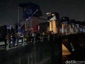 Ibu Pemuda Mojokerto Terjun ke Sungai Brantas Terpukul, Ingin Susul Anaknya Ibu Pemuda Mojokerto Terjun ke Sungai Brantas Terpukul, Ingin Susul Anaknya