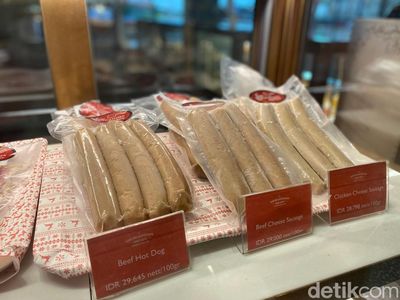 Ini Kafe Legendaris yang Punya Black Forest dan Sosis Lezat