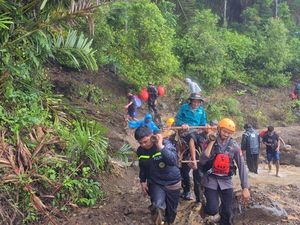 Dampak Banjir-Longsor di Soppeng: 119 Jiwa Mengungsi, 1 Meninggal dan 4 Luka Dampak Banjir-Longsor di Soppeng: 119 Jiwa Mengungsi, 1 Meninggal dan 4 Luka