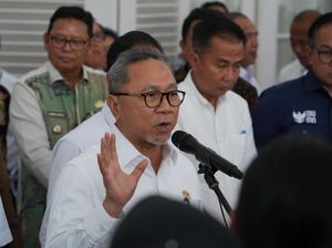 Wanti-wanti Zulhas kalau Pupuk Telat ke Tangan Petani