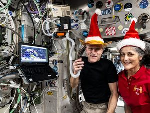 Video: Hal Tersulit Bagi Astronaut NASA yang Terjebak di ISS Video: Hal Tersulit Bagi Astronaut NASA yang Terjebak di ISS