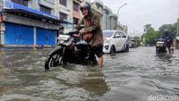 Banjir Masih Rendam Jalan Pepelegi Sidoarjo