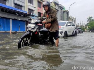 Banjir Masih Rendam Jalan Pepelegi Sidoarjo Banjir Masih Rendam Jalan Pepelegi Sidoarjo