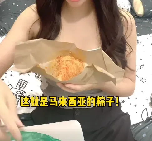 Bentuknya Aneh, Influencer China Sebut Nasi Lemak Sebagai Bacang