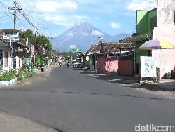Semeru Sempat Luncurkan Awan Panas Sejuh 2 Km hingga Picu Hujan Abu