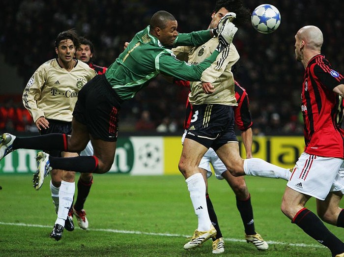 MILAN, ITALY - MARCH 08: Goalkeeper Dida (2nd-L) of Milan saves a header of Michael Ballack (C) of Bayern Munich during the UEFA Champions League Round of 16 second leg match between AC Milan and Bayern Munich at the Giuseppe Meazza Stadium on March 8, 2006 in Milan, Italy.  (Photo by Sandra Behne/Bongarts/Getty Images)