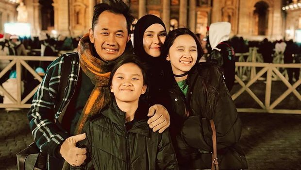 Hanung Bramantyo dan Zaskia Adya Mecca