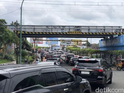 Cerita Ojol-Wisatawan Menembus Padatnya Jalanan Jogja Saat Nataru