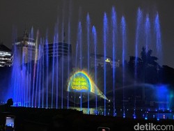 Meriahnya Perayaan Natal di Monas, Air Mancur Menari-Tugu Menyala