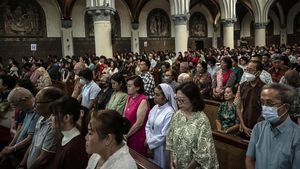 Khidmat Misa Natal di Gereja Katedral