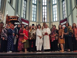 Komunitas Lintas Iman Kunjungi Katedral Jakarta Ucapkan Selamat Natal