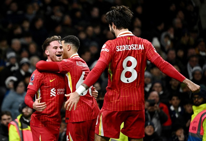 Soccer Football - Premier League - Tottenham Hotspur v Liverpool - Tottenham Hotspur Stadium, London, Britain - December 22, 2024 Liverpools Alexis Mac Allister celebrates scoring their second goal with Trent Alexander-Arnold REUTERS/Dylan Martinez EDITORIAL USE ONLY. NO USE WITH UNAUTHORIZED AUDIO, VIDEO, DATA, FIXTURE LISTS, CLUB/LEAGUE LOGOS OR LIVE SERVICES. ONLINE IN-MATCH USE LIMITED TO 120 IMAGES, NO VIDEO EMULATION. NO USE IN BETTING, GAMES OR SINGLE CLUB/LEAGUE/PLAYER PUBLICATIONS. PLEASE CONTACT YOUR ACCOUNT REPRESENTATIVE FOR FURTHER DETAILS..
