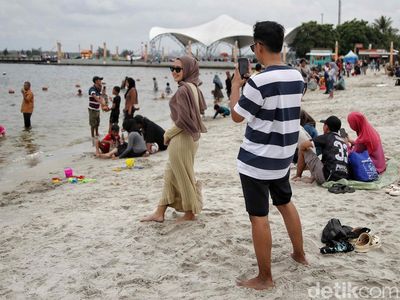 Menikmati Libur Natal di Pantai Ancol