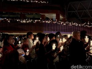 Momen Misa Natal di Gereja Bethany Surabaya Momen Misa Natal di Gereja Bethany Surabaya