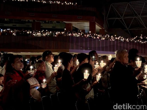 Momen Misa Natal di Gereja Bethany Surabaya