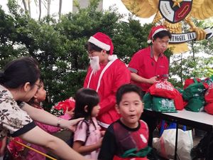 Video: Katedral Gelar Misa Keluarga, Bagikan Bingkisan ke Anak-anak