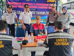 Ramp Check di Terminal Pandaan, Petugas Periksa APAR hingga Palu Kaca