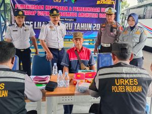 Ramp Check di Terminal Pandaan, Petugas Periksa APAR hingga Palu Kaca Ramp Check di Terminal Pandaan, Petugas Periksa APAR hingga Palu Kaca