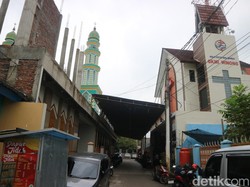 Pesan Toleransi Natal dari Gereja Pati yang Satu Kanopi dengan Masjid