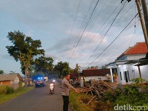 Remaja Jember Tewas Tabrak Pagar Rumah Saat Dikejar Segerombolan Pemotor Remaja Jember Tewas Tabrak Pagar Rumah Saat Dikejar Segerombolan Pemotor