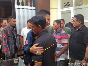Oknum Satpol PP Gorontalo Pukul-Tendang Pemotor Diberi Sanksi Teguran Oknum Satpol PP Gorontalo Pukul-Tendang Pemotor Diberi Sanksi Teguran