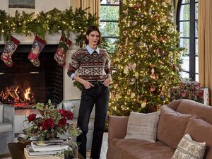 Menengok Mewahnya Dekorasi Natal di Rumah Vintage Kendall Jenner