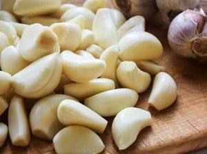 Nggak Perlu Pakai Pestisida, Bawang Putih Juga Bisa Usir 4 Hama Pengganggu Ini Nggak Perlu Pakai Pestisida, Bawang Putih Juga Bisa Usir 4 Hama Pengganggu Ini