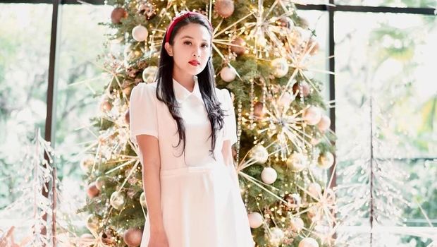 Suami Dipenjara, Sandra Dewi Tidak Pamer Pohon Natal Mewah