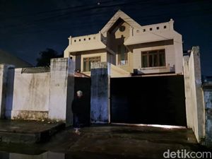 Suasana Rumah Annar Sampetoding yang Dikaitkan Kasus Uang Palsu UIN Makassar Suasana Rumah Annar Sampetoding yang Dikaitkan Kasus Uang Palsu UIN Makassar
