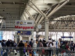 Libur Natal, Stasiun Manggarai Ramai Penumpang KRL Mau Wisata ke Bogor
